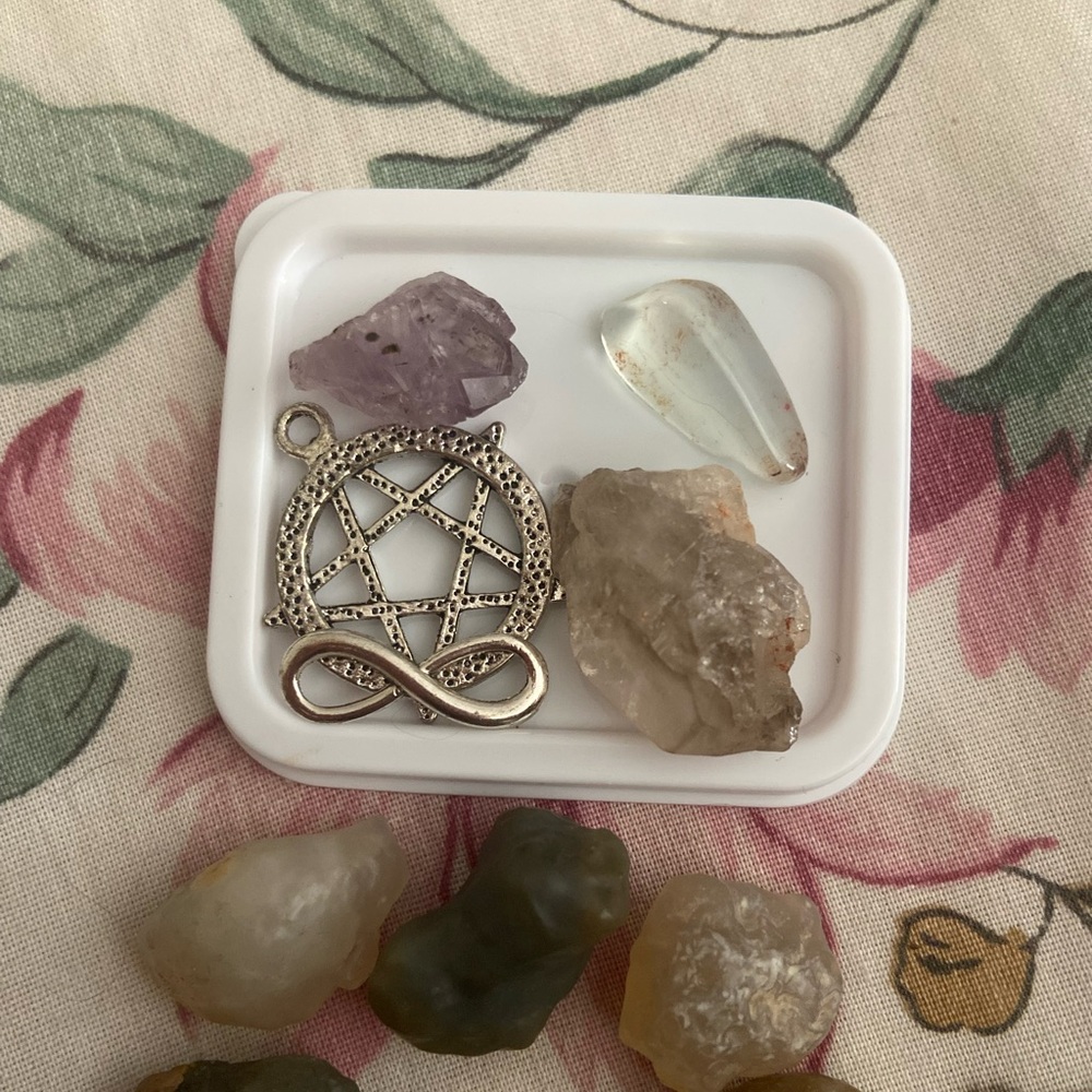 ✨ Mystical Crystals and pentacle star Pendant necklace black cord with stones